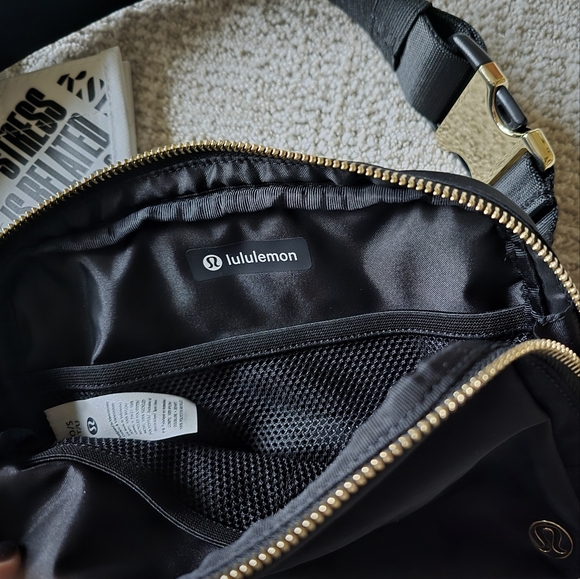 Lululemon Everywhere Belt Bag Large 2LMetal Hardware - Picture 2 of 4